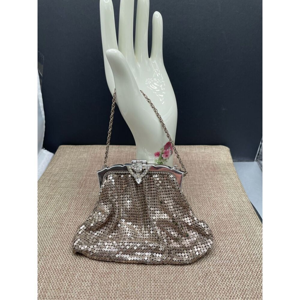 Vintage WHITING & DAVIS Silver Mesh Kiss lock Evening Bag Purse Made In USA 2945
